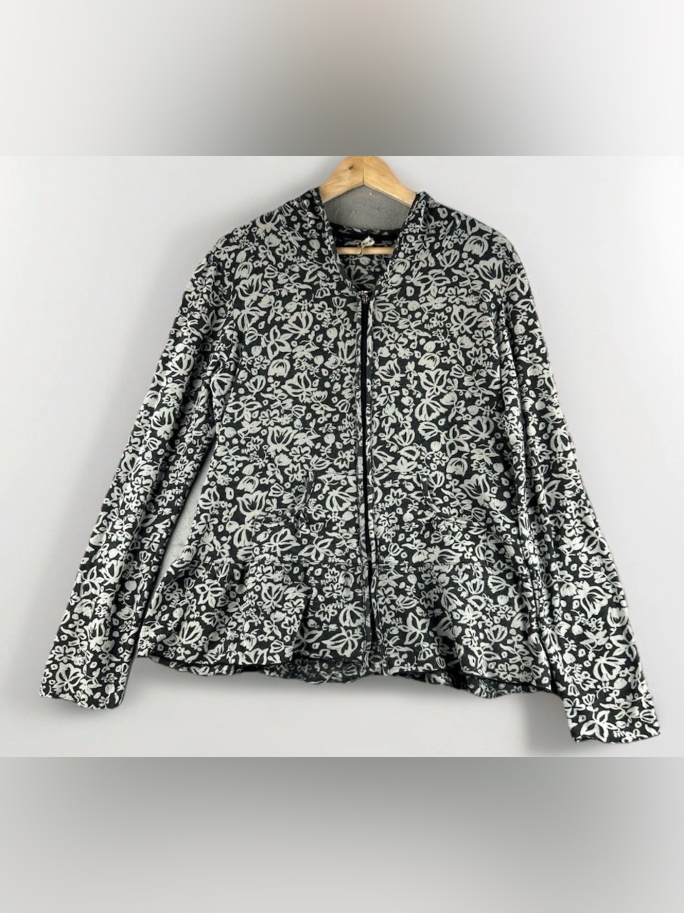 Cubism Women's Zip Hoodie Sz XL Grey Black Floral Activewear